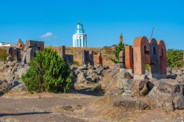 Güneşli bir günde Ermeni Alfabesi Anıtı