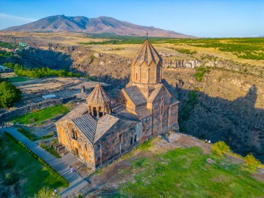 Ermenistan 'daki Hovhannavank Manastırı' nda yaz günü