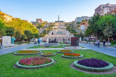 Erivan Şelalesi Ermenistan 'da güneşli bir günde izlendi