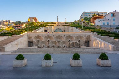 Erivan Şelalesi Ermenistan 'da güneşli bir günde izlendi