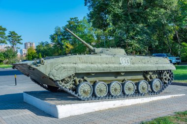 Ermeni başkenti Erivan 'daki Ermeni Anıtı' ndaki eski tank.
