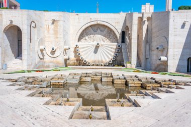 Erivan Şelalesi Ermenistan 'da güneşli bir günde izlendi