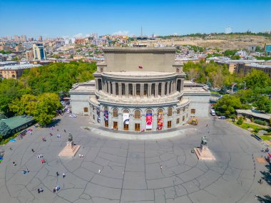 Erivan 'daki Ermeni Ulusal Operası ve Bale Tiyatrosu Panorama Manzarası
