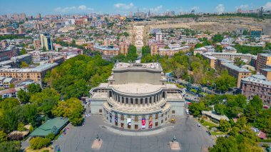 Erivan 'daki Ermeni Ulusal Operası ve Bale Tiyatrosu Panorama Manzarası
