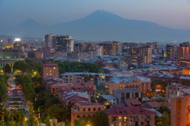 Ermenistan 'da Erivan' ın günbatımı manzarası