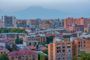 Ermenistan 'da Erivan' ın günbatımı manzarası