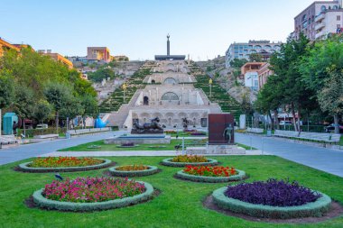 Ermenistan 'da Erivan çağlayanı günbatımı görünümü