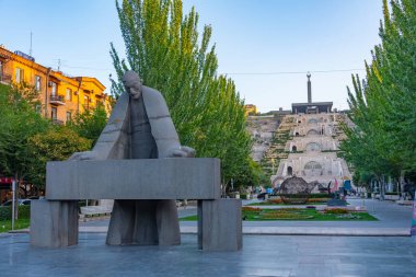 Erivan, Ermenistan 'daki Alexander Tamanyan Heykeli