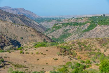 Güneşli bir günde Ermenistan 'ın dağlık arazisi