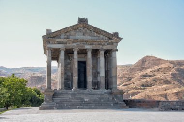 Ermenistan 'daki Garni Tapınağı' nda yaz günü
