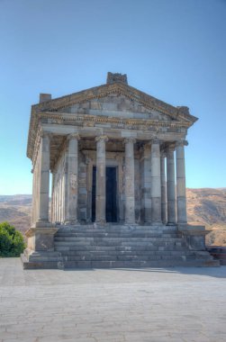 Ermenistan 'daki Garni Tapınağı' nda yaz günü