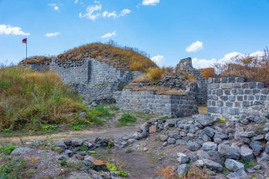 Ermenistan 'daki Lori kalesinde yaz günü