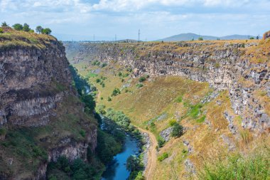 Ermenistan 'daki Dzoraget nehir vadisinin dağlık manzarası