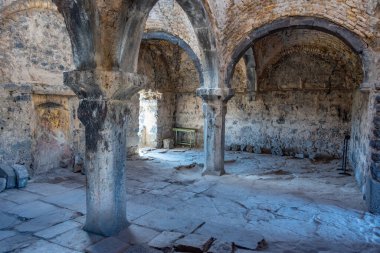 Ermenistan 'daki Lori kalesindeki eski kilise.