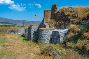 Ermenistan 'daki Lori kalesinde yaz günü