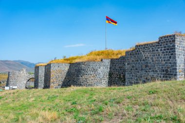 Ermenistan 'daki Lori kalesinde yaz günü