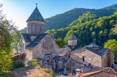Ermenistan 'daki Haghartsin Manastırı' nda güneşli bir gün.