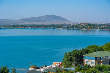 Ermenistan 'daki Sevan Gölü' nde yaz günü