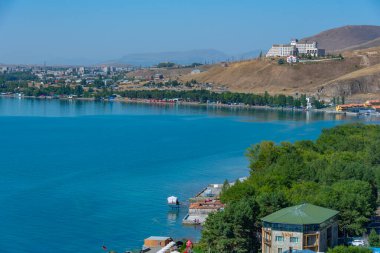Ermenistan 'daki Sevan Gölü' nde yaz günü