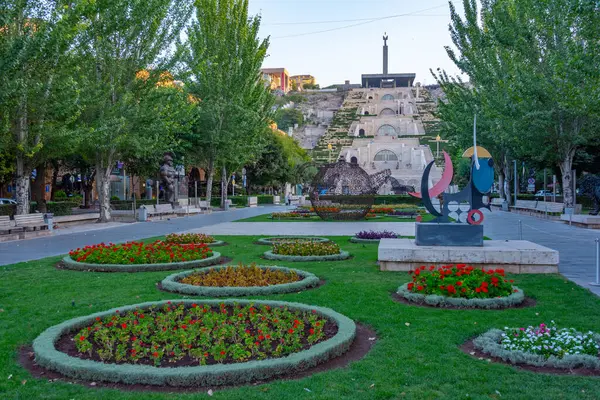 Ermenistan 'da Erivan çağlayanı günbatımı görünümü