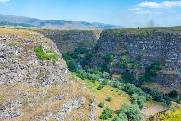 Ermenistan 'daki Dzoraget nehir vadisinin dağlık manzarası