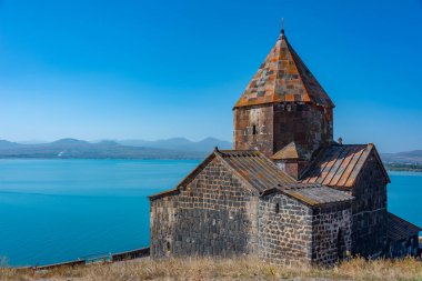 Ermenistan 'daki Sevanavank Kilisesi' nde güneşli bir gün
