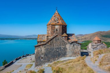 Ermenistan 'daki Sevanavank Kilisesi' nde güneşli bir gün