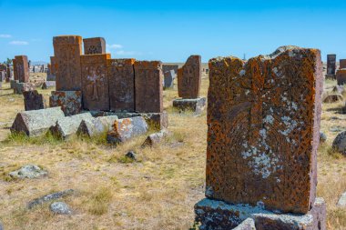 Khachkars 'lı Noratus mezarlığı - Ermenistan' da antik mezar taşları
