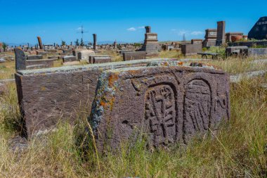 Khachkars 'lı Noratus mezarlığı - Ermenistan' da antik mezar taşları