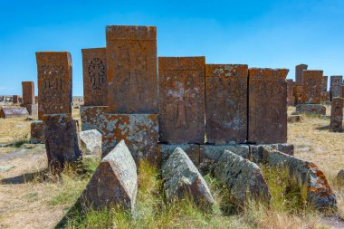Khachkars 'lı Noratus mezarlığı - Ermenistan' da antik mezar taşları