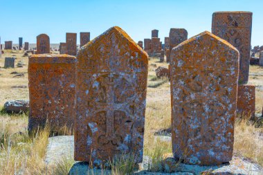 Khachkars 'lı Noratus mezarlığı - Ermenistan' da antik mezar taşları