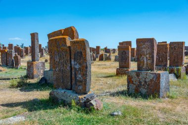 Khachkars 'lı Noratus mezarlığı - Ermenistan' da antik mezar taşları