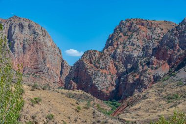 Güneşli bir günde Ermenistan 'da Zangezur Vadisi