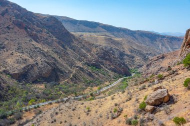 Güneşli bir günde Ermenistan 'da Zangezur Vadisi