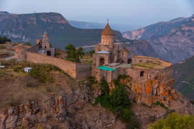 Ermenistan 'daki Tatev Manastırı' nın günbatımı
