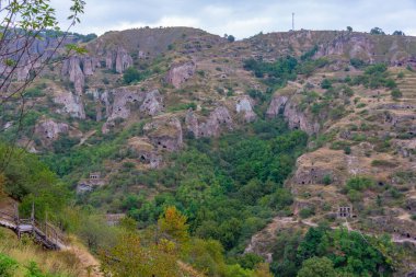 Eski Khndzoresk Ermenistan 'daki terk edilmiş mağara kasabası