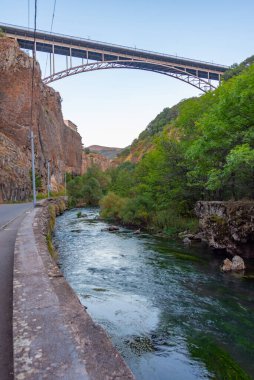 Ermeni kasabası Jermuk 'tan geçen Arpa Nehri