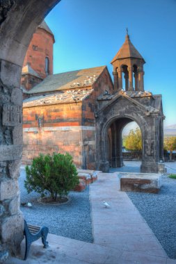 Ermenistan 'da Ararat dağının önünde duran Khor Virap Manastırı' nın gün doğumu manzarası