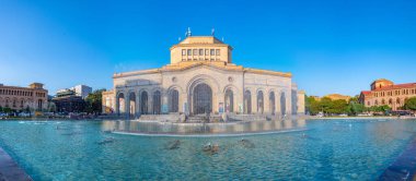 Erivan 'daki Ermenistan Tarih Müzesinin Gündoğumu