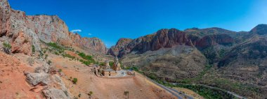 Ermenistan 'daki Noravank manastırında yaz günü