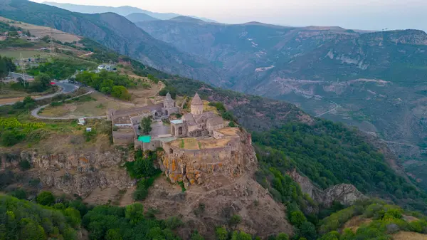 Ermenistan 'daki Tatev Manastırı' nın günbatımı