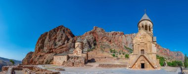 Ermenistan 'daki Noravank manastırında yaz günü