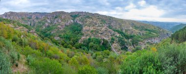 Eski Khndzoresk Ermenistan 'daki terk edilmiş mağara kasabası