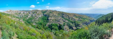 Eski Khndzoresk Ermenistan 'daki terk edilmiş mağara kasabası