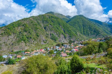 Azerbaycan 'daki Ilisu köyünün panorama manzarası
