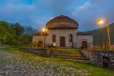 Azerbaycan 'daki Sheki şatosundaki binalar