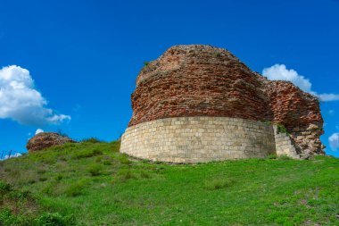 Azerbaycan 'daki Gabala' nın antik şehir duvarlarının kalıntıları.