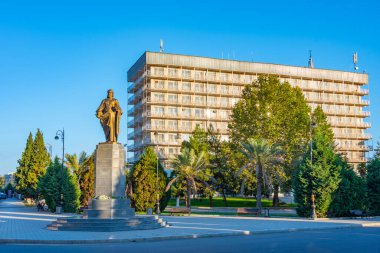 Ganja, Azerbaycan 'da Nizami Gencevi Heykeli heykeli