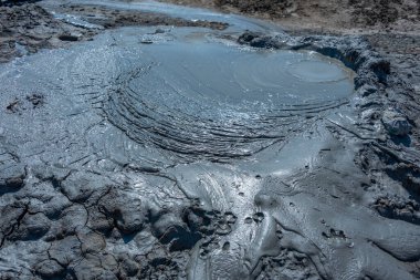 Azerbaycan 'daki Qobustan çamur volkanları