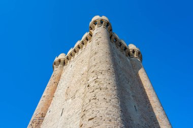 Azerbaycan 'daki Mardakan kalesinde güneşli bir gün.